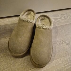 Cozy Tan Suede Mules (NEW)